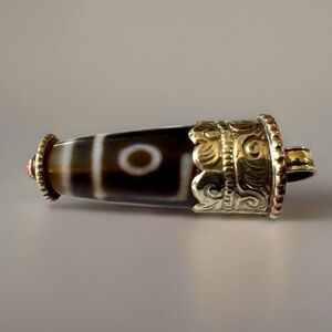 Vintage Hand Carved Floral Pattern Tibetan Akate(Dzi) Amulet Silver Pendant 13Gm